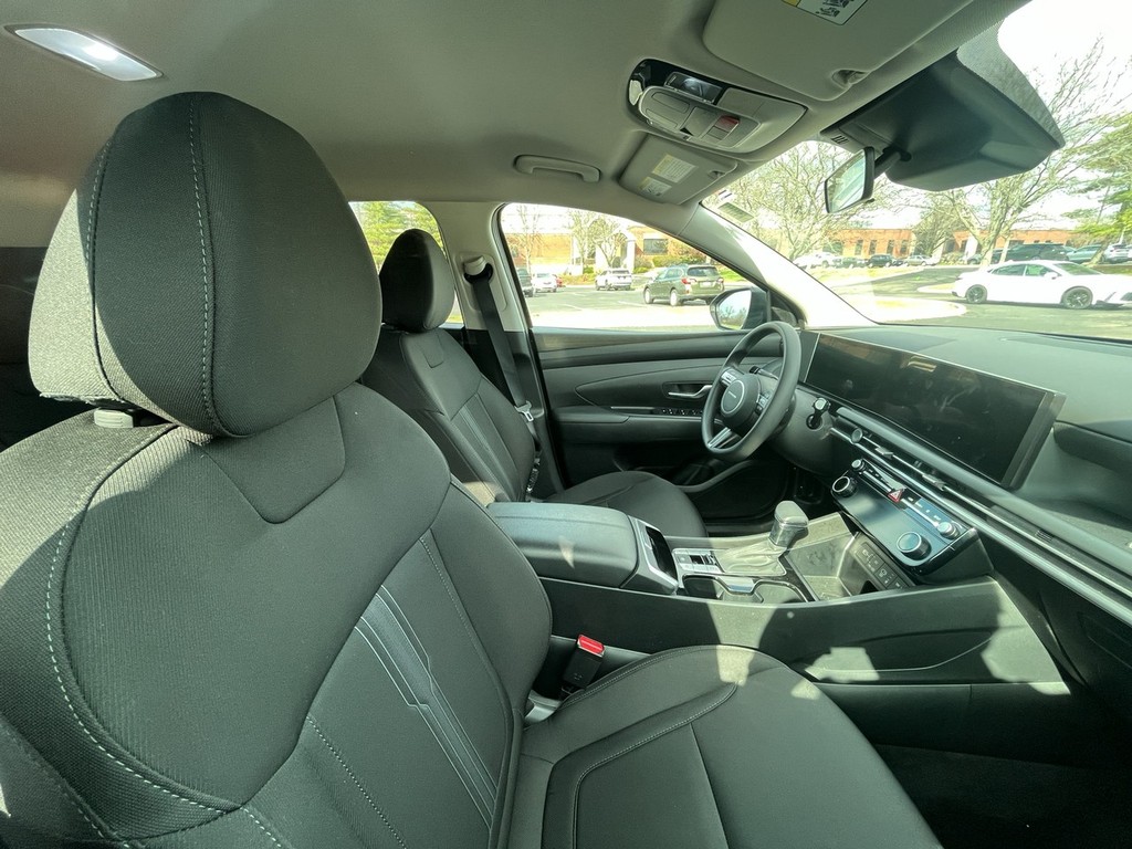 Hyundai Tucson Vehicle Full-screen Gallery Image 18