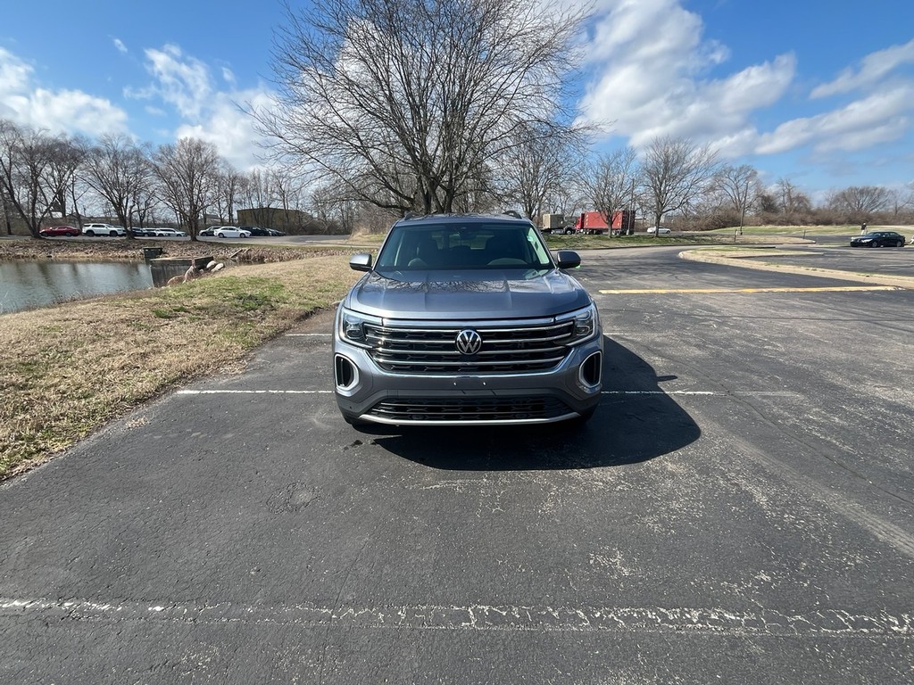 Volkswagen Atlas Vehicle Full-screen Gallery Image 03