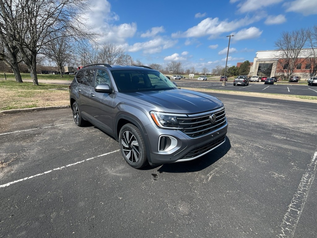 Volkswagen Atlas Vehicle Full-screen Gallery Image 04