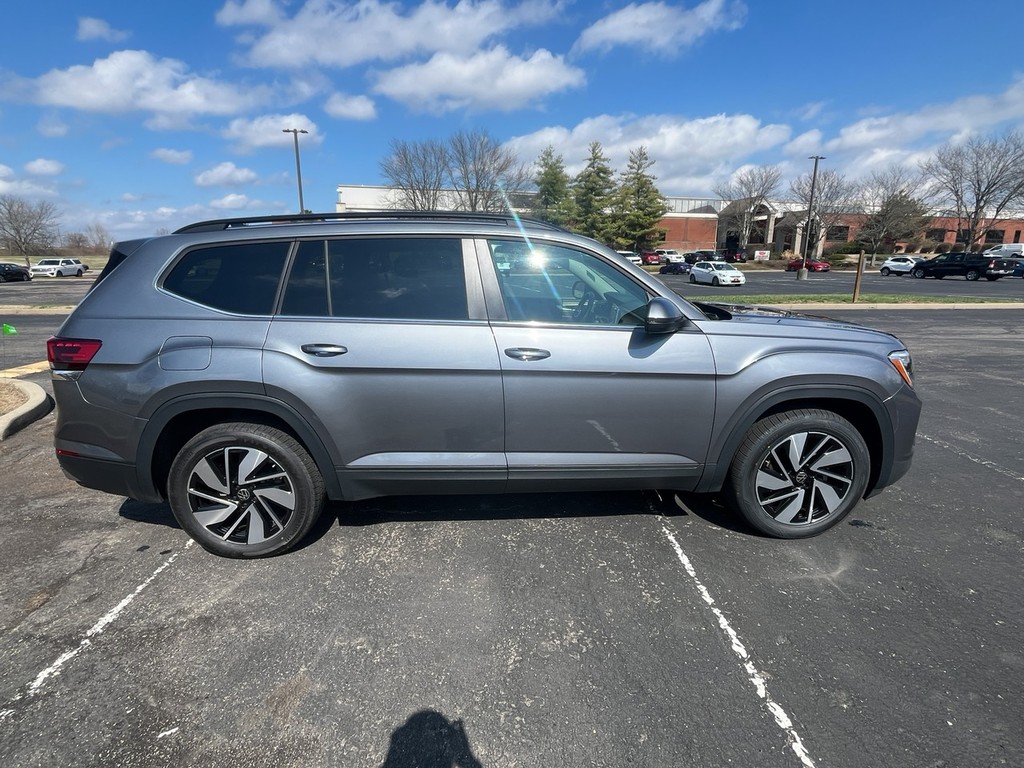 Volkswagen Atlas Vehicle Full-screen Gallery Image 05
