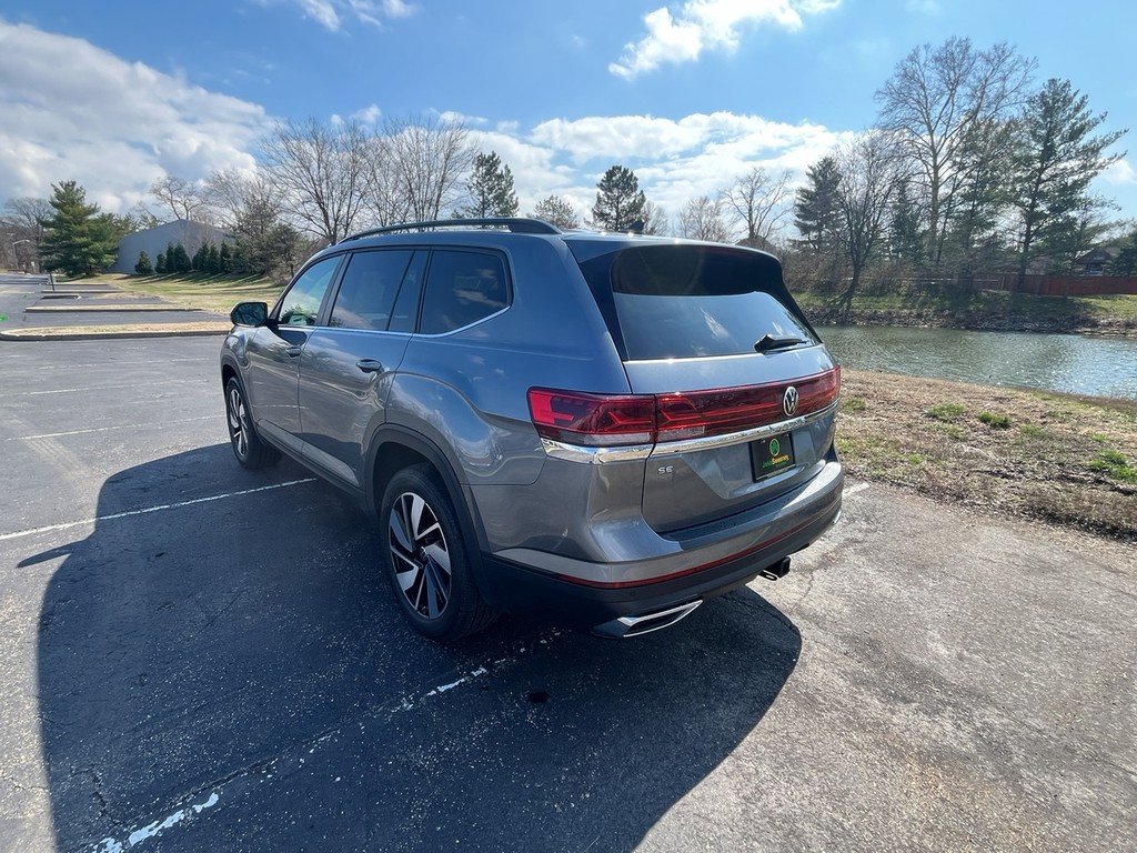Volkswagen Atlas Vehicle Full-screen Gallery Image 08