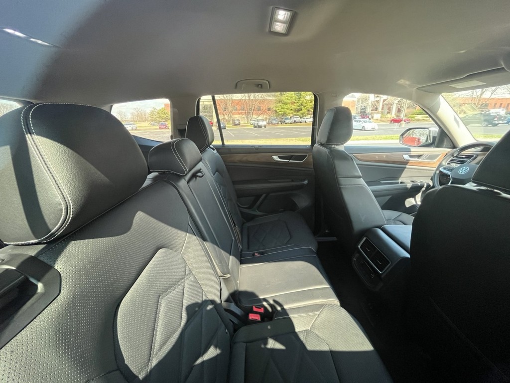 Volkswagen Atlas Vehicle Full-screen Gallery Image 11