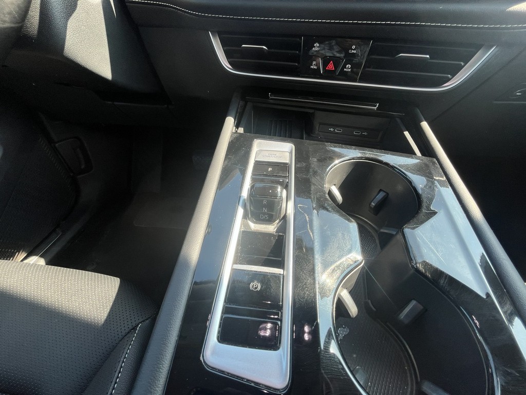 Volkswagen Atlas Vehicle Full-screen Gallery Image 16