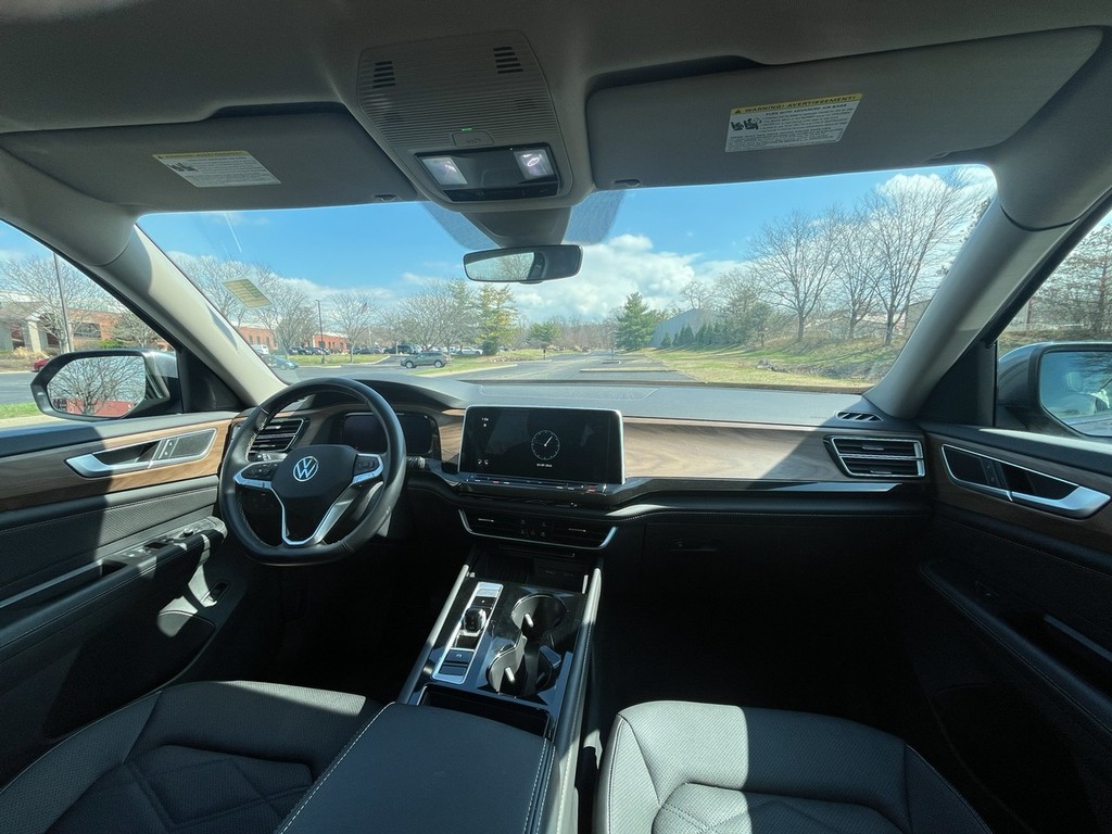 Volkswagen Atlas Vehicle Full-screen Gallery Image 17