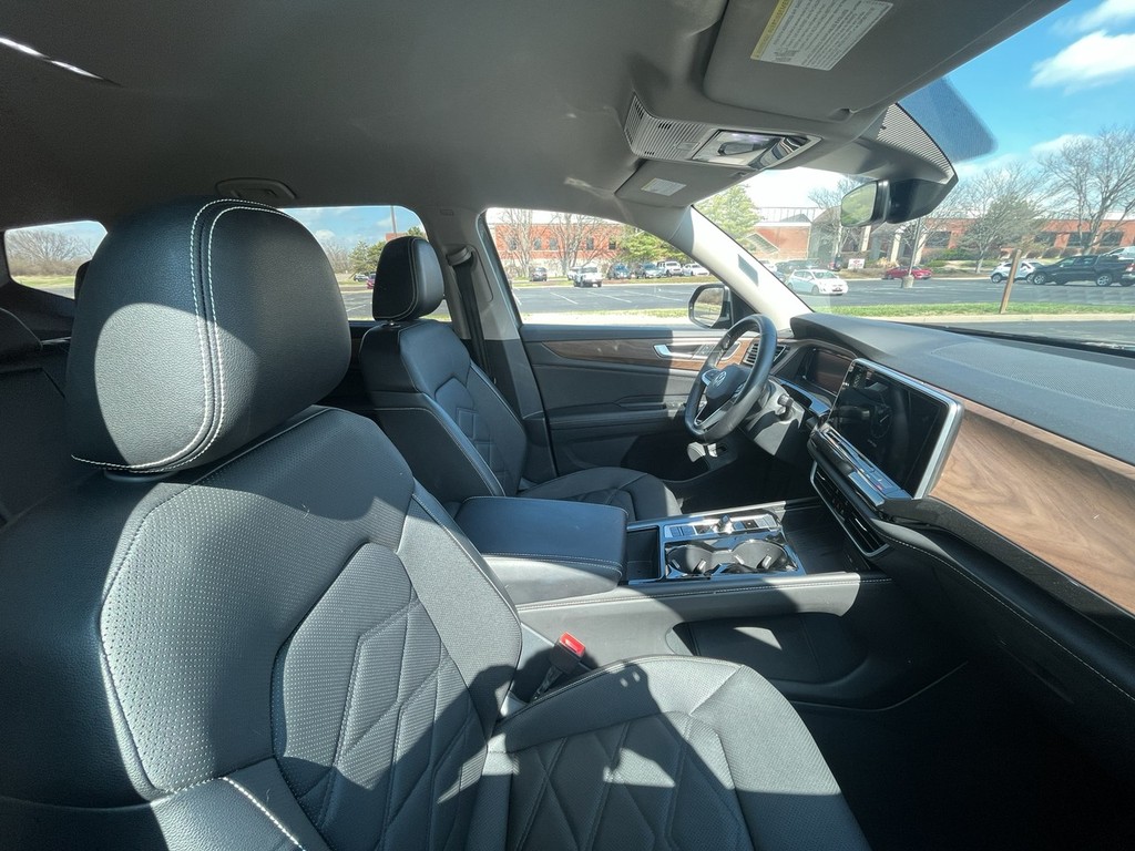 Volkswagen Atlas Vehicle Full-screen Gallery Image 19