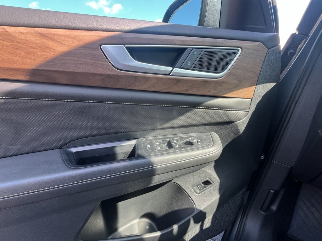 Volkswagen Atlas Vehicle Full-screen Gallery Image 22