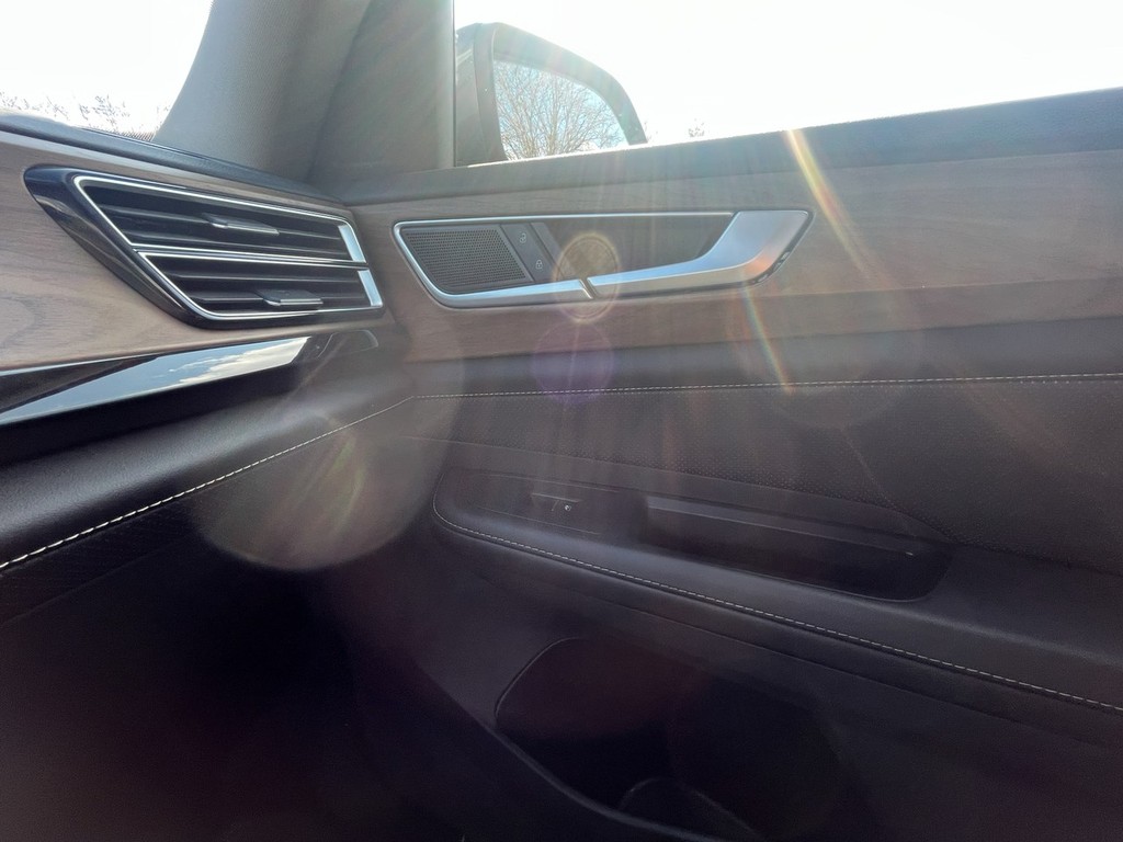 Volkswagen Atlas Vehicle Full-screen Gallery Image 23