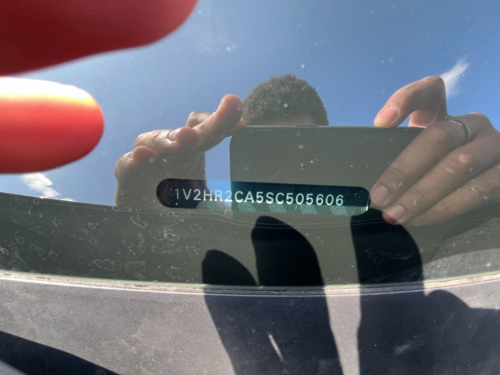 Volkswagen Atlas Vehicle Full-screen Gallery Image 24