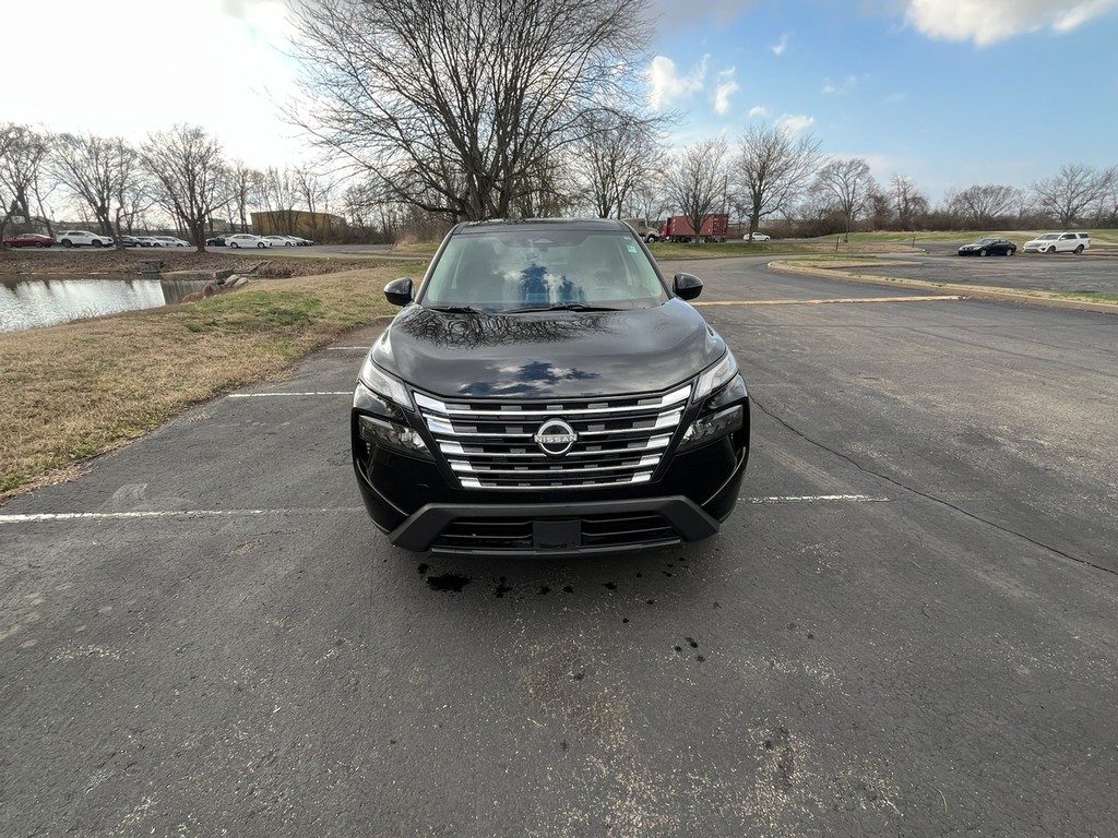 Nissan ROGUE Vehicle Full-screen Gallery Image 03