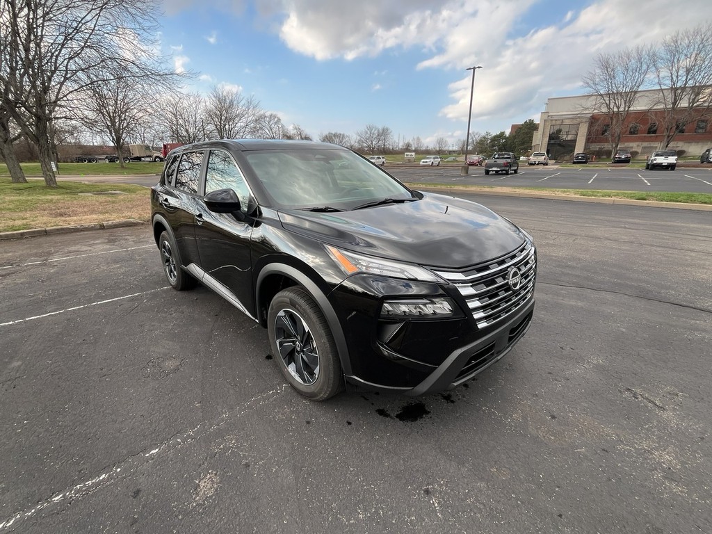 Nissan ROGUE Vehicle Full-screen Gallery Image 04