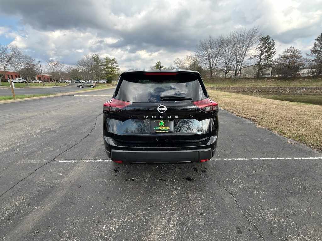 Nissan ROGUE Vehicle Full-screen Gallery Image 07