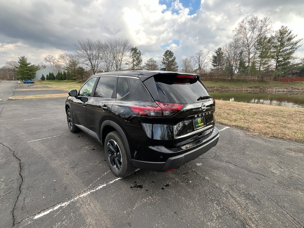 Nissan ROGUE Vehicle Full-screen Gallery Image 08