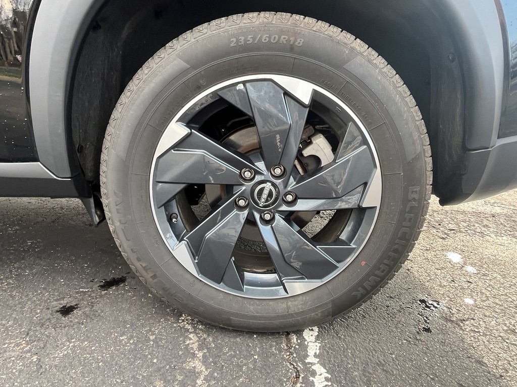 Nissan ROGUE Vehicle Full-screen Gallery Image 09