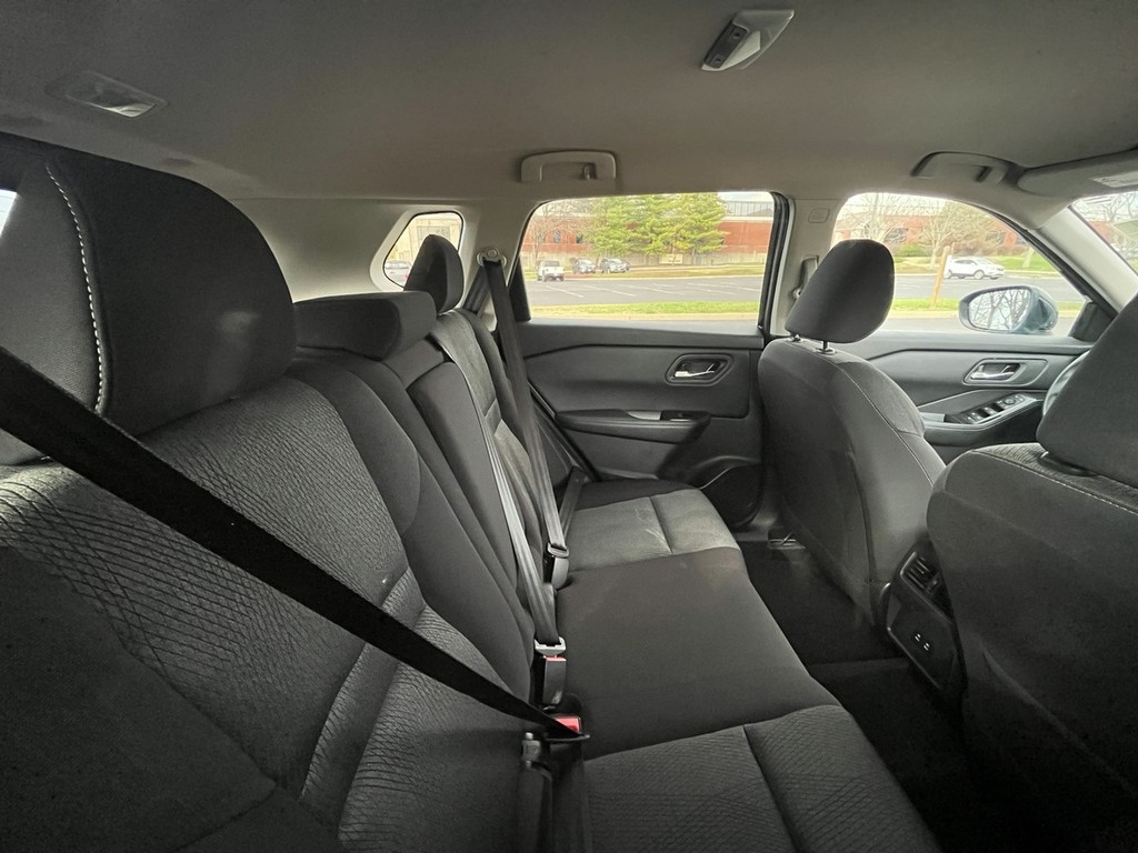 Nissan ROGUE Vehicle Full-screen Gallery Image 11