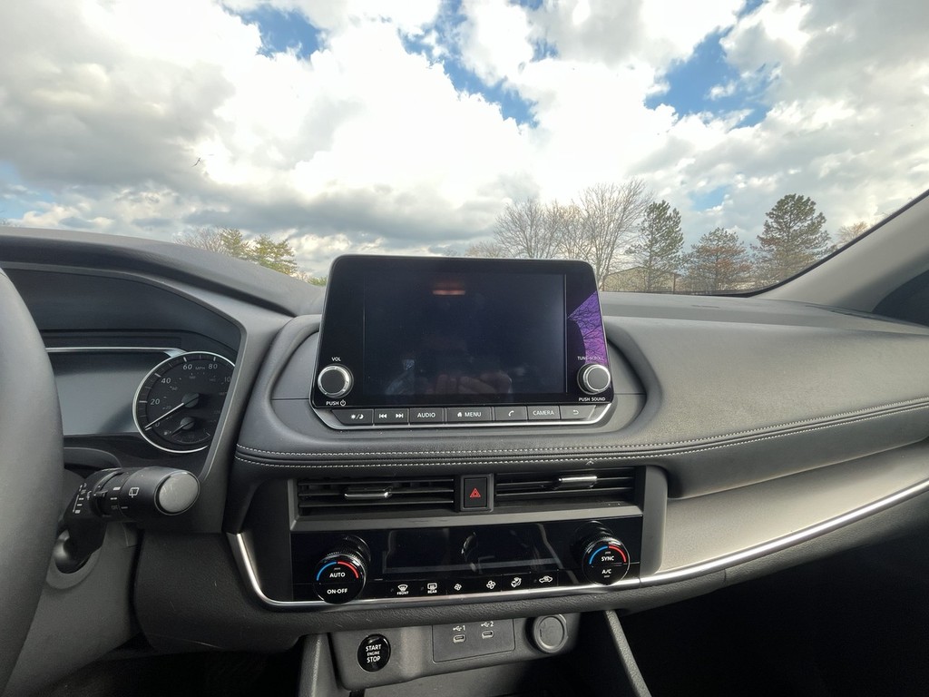 Nissan ROGUE Vehicle Full-screen Gallery Image 15