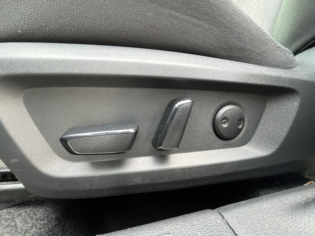 Nissan ROGUE Vehicle Full-screen Gallery Image 20