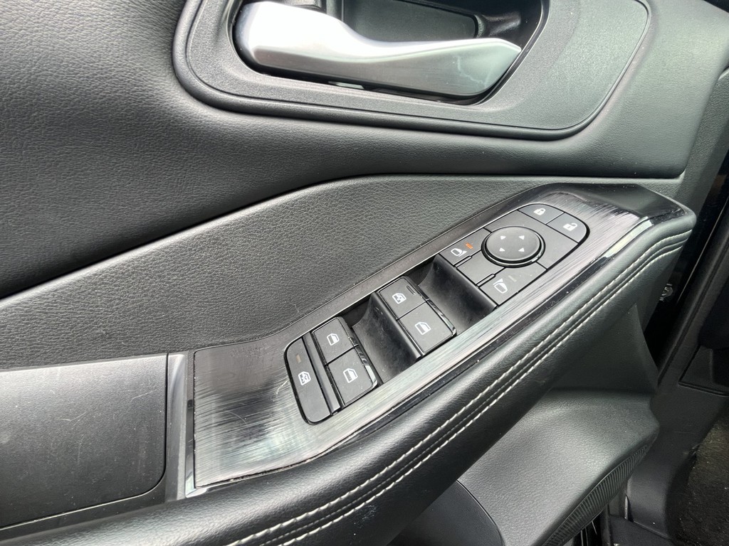 Nissan ROGUE Vehicle Full-screen Gallery Image 21