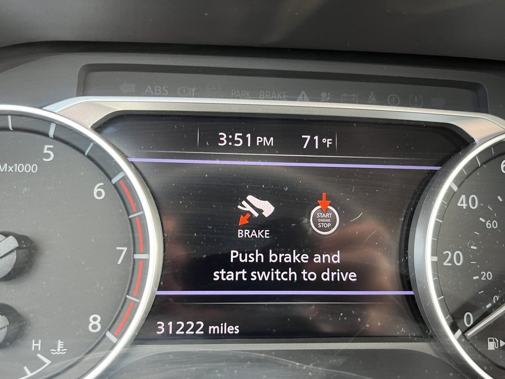 Nissan ROGUE Vehicle Full-screen Gallery Image 26