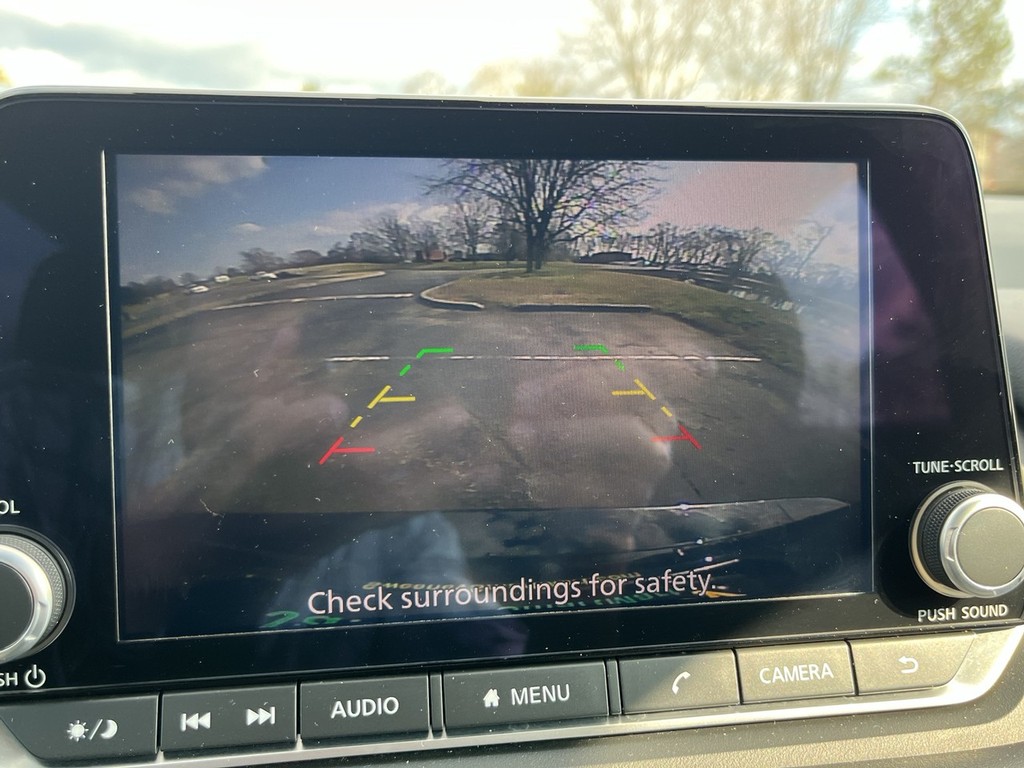 Nissan ROGUE Vehicle Full-screen Gallery Image 27