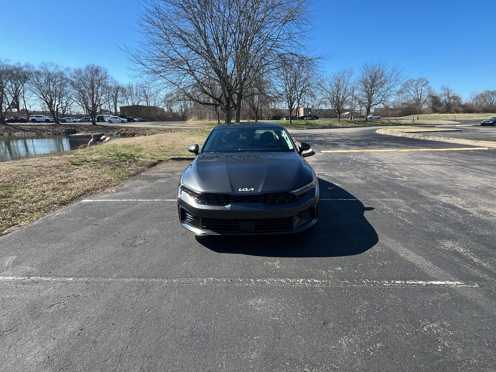 Kia K5 Vehicle Full-screen Gallery Image 03