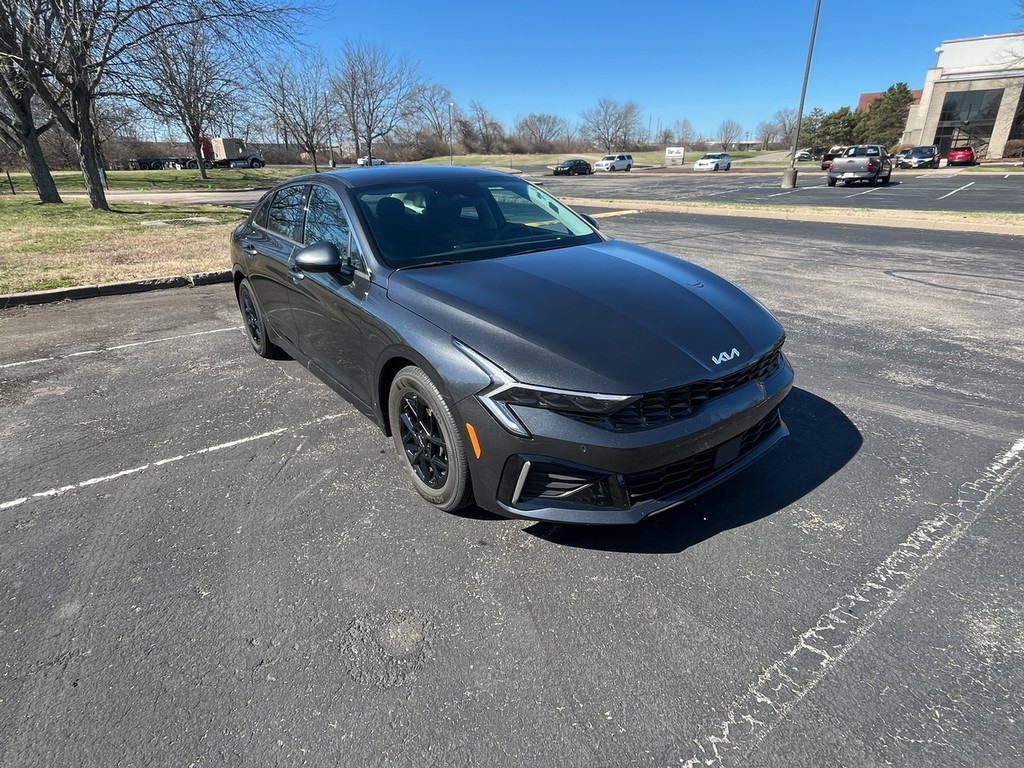 Kia K5 Vehicle Full-screen Gallery Image 04