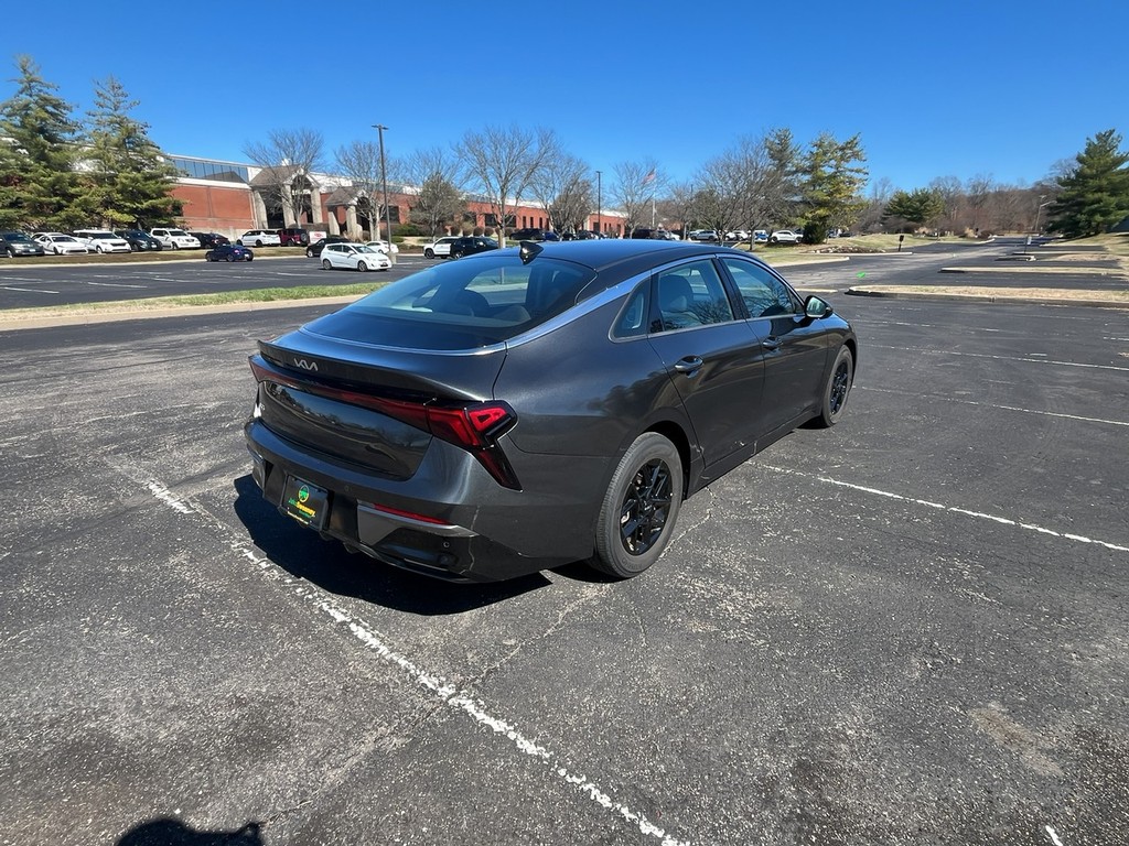 Kia K5 Vehicle Full-screen Gallery Image 06