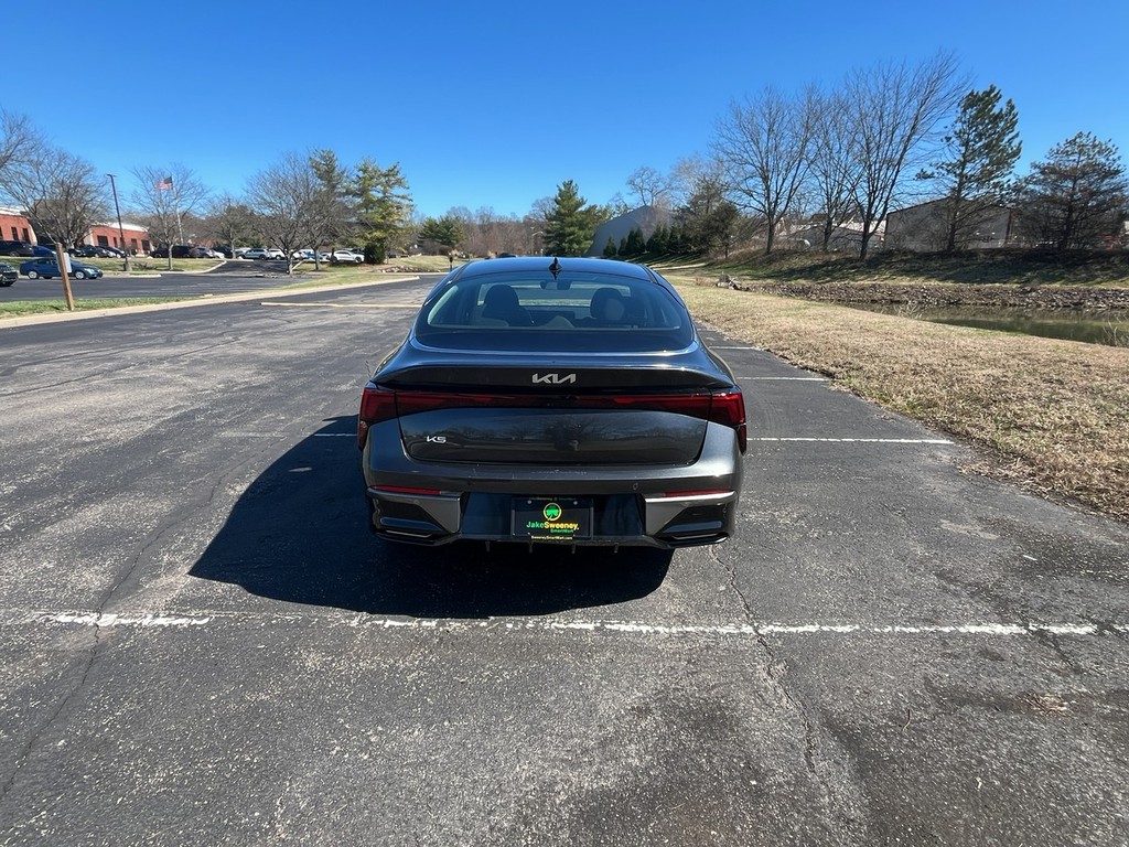 Kia K5 Vehicle Full-screen Gallery Image 07