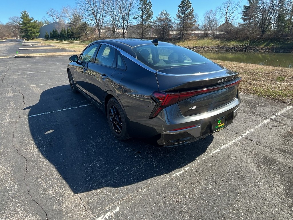 Kia K5 Vehicle Full-screen Gallery Image 08