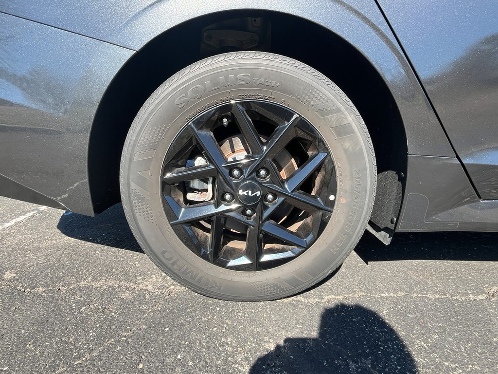 Kia K5 Vehicle Full-screen Gallery Image 09