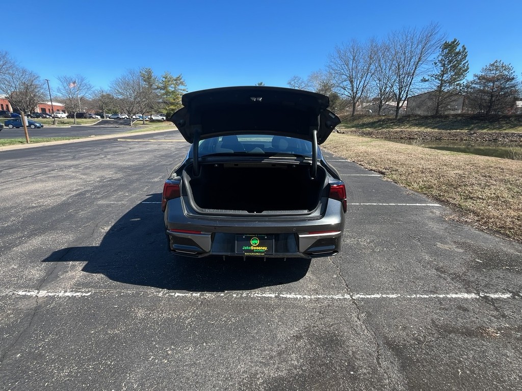 Kia K5 Vehicle Full-screen Gallery Image 10