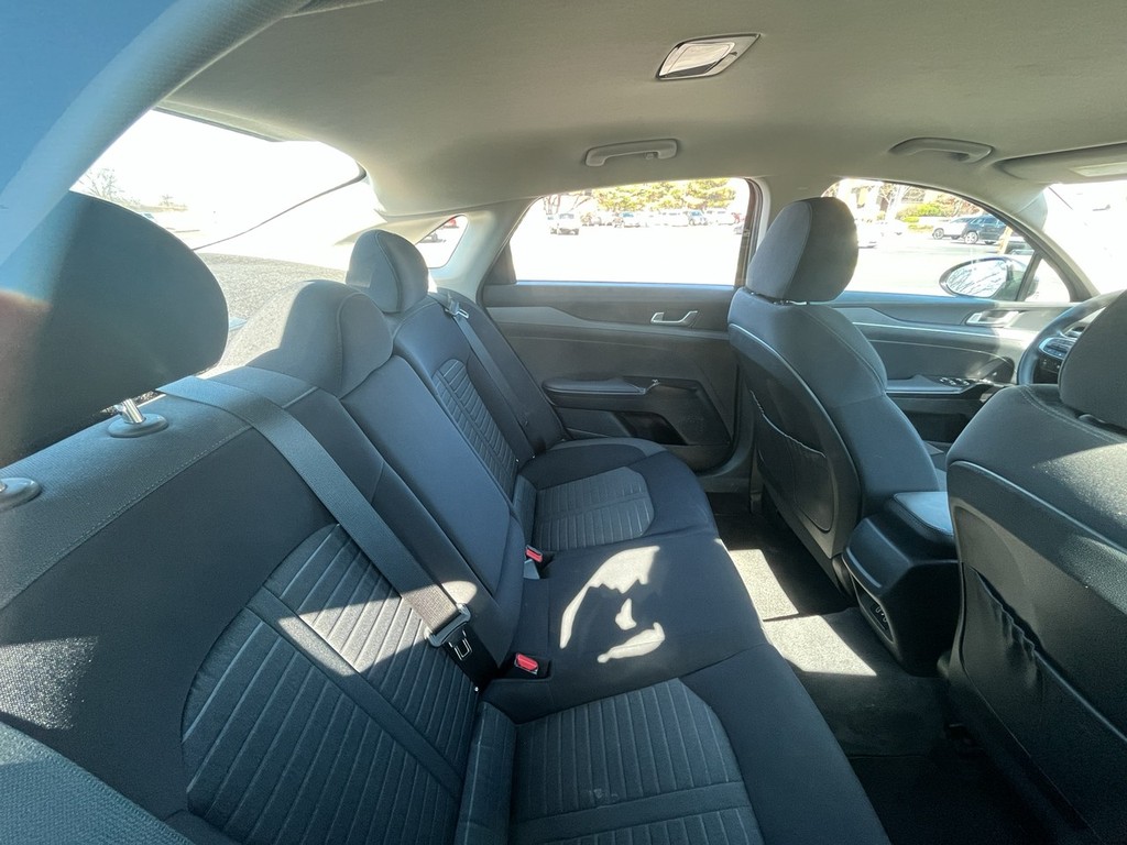 Kia K5 Vehicle Full-screen Gallery Image 11