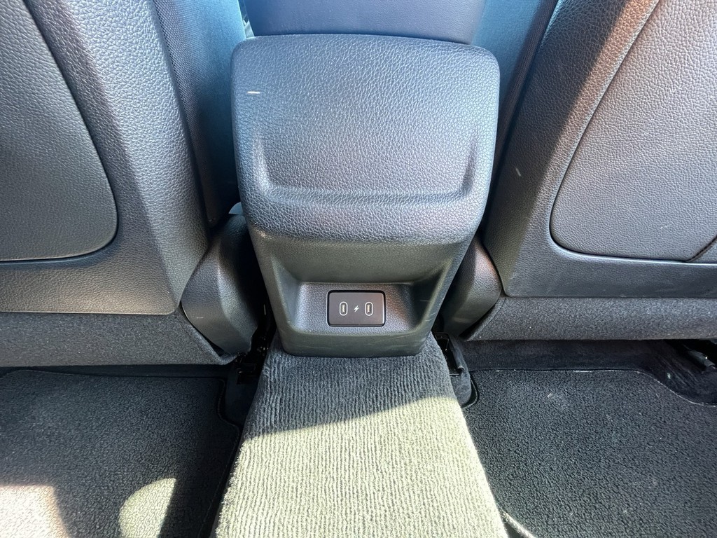 Kia K5 Vehicle Full-screen Gallery Image 12