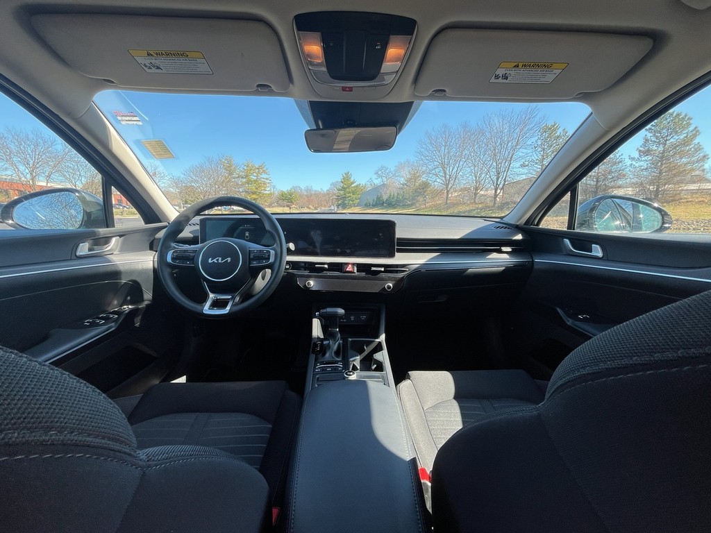 Kia K5 Vehicle Full-screen Gallery Image 13