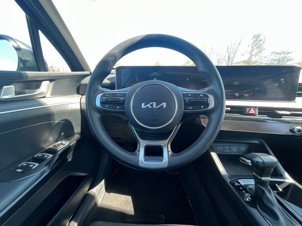 Kia K5 Vehicle Full-screen Gallery Image 14