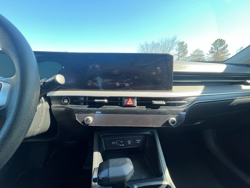 Kia K5 Vehicle Full-screen Gallery Image 15