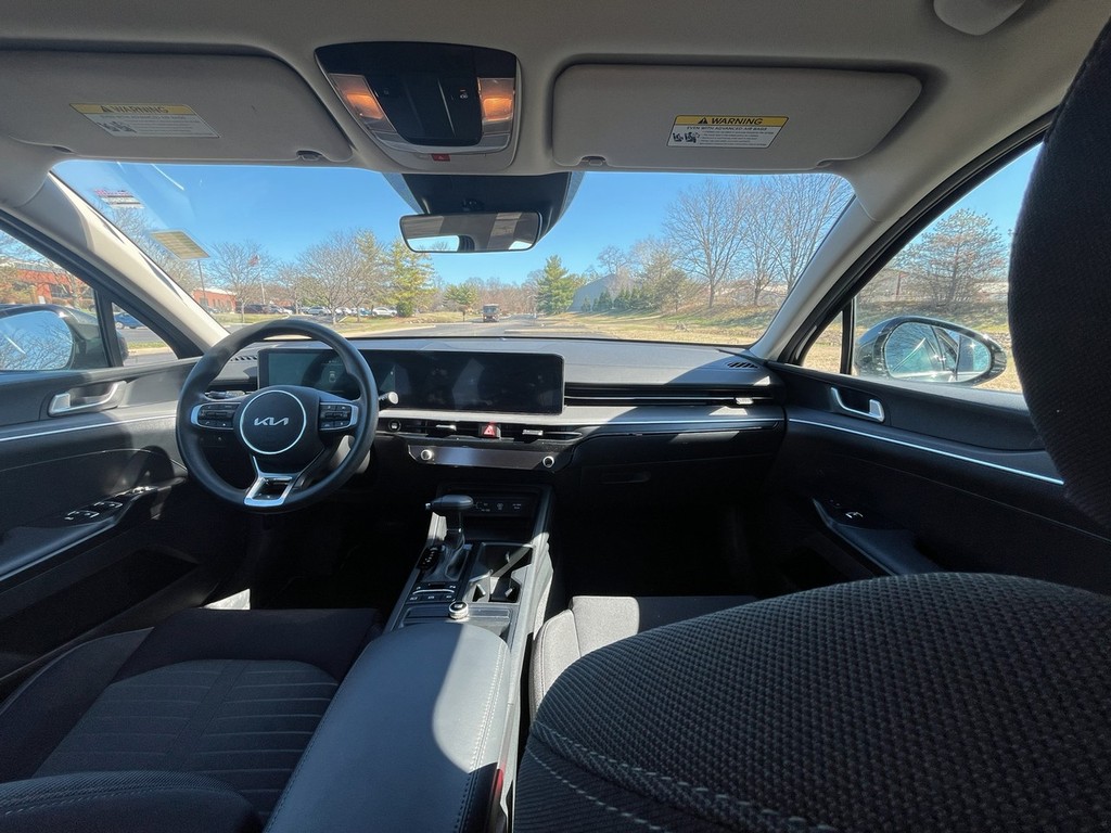 Kia K5 Vehicle Full-screen Gallery Image 17