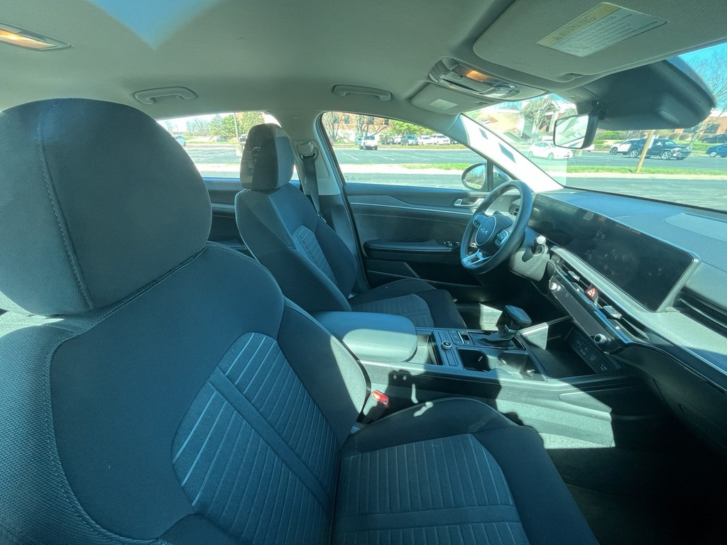 Kia K5 Vehicle Full-screen Gallery Image 18