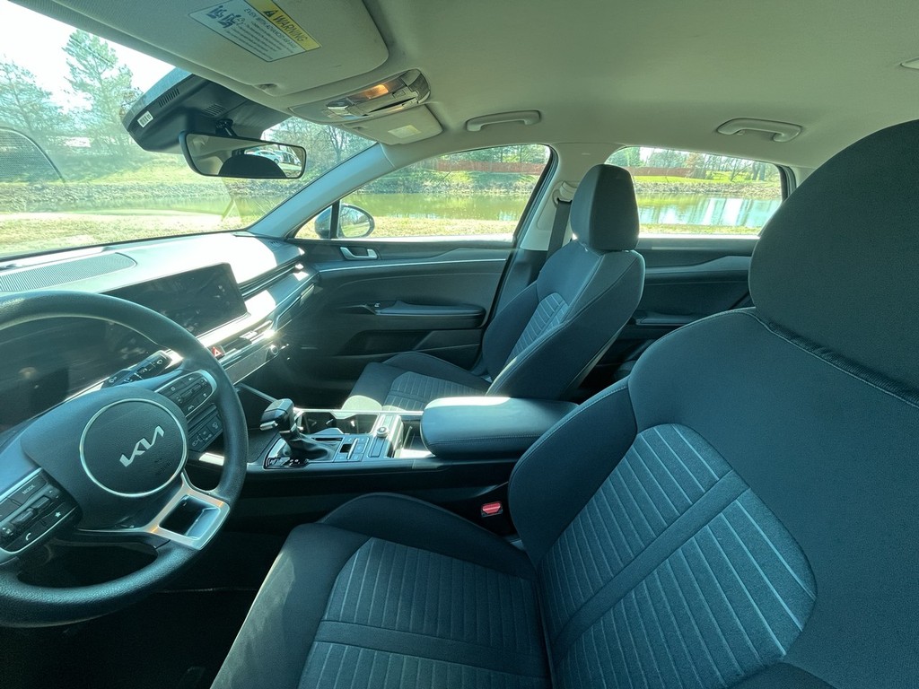 Kia K5 Vehicle Full-screen Gallery Image 19