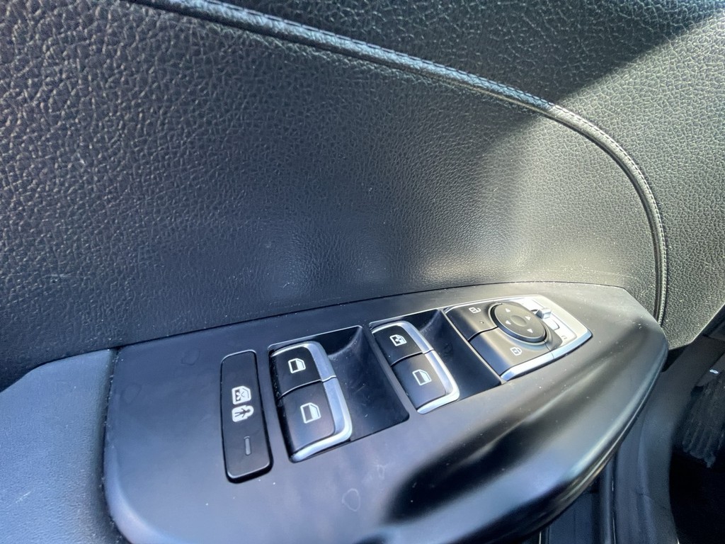 Kia K5 Vehicle Full-screen Gallery Image 21