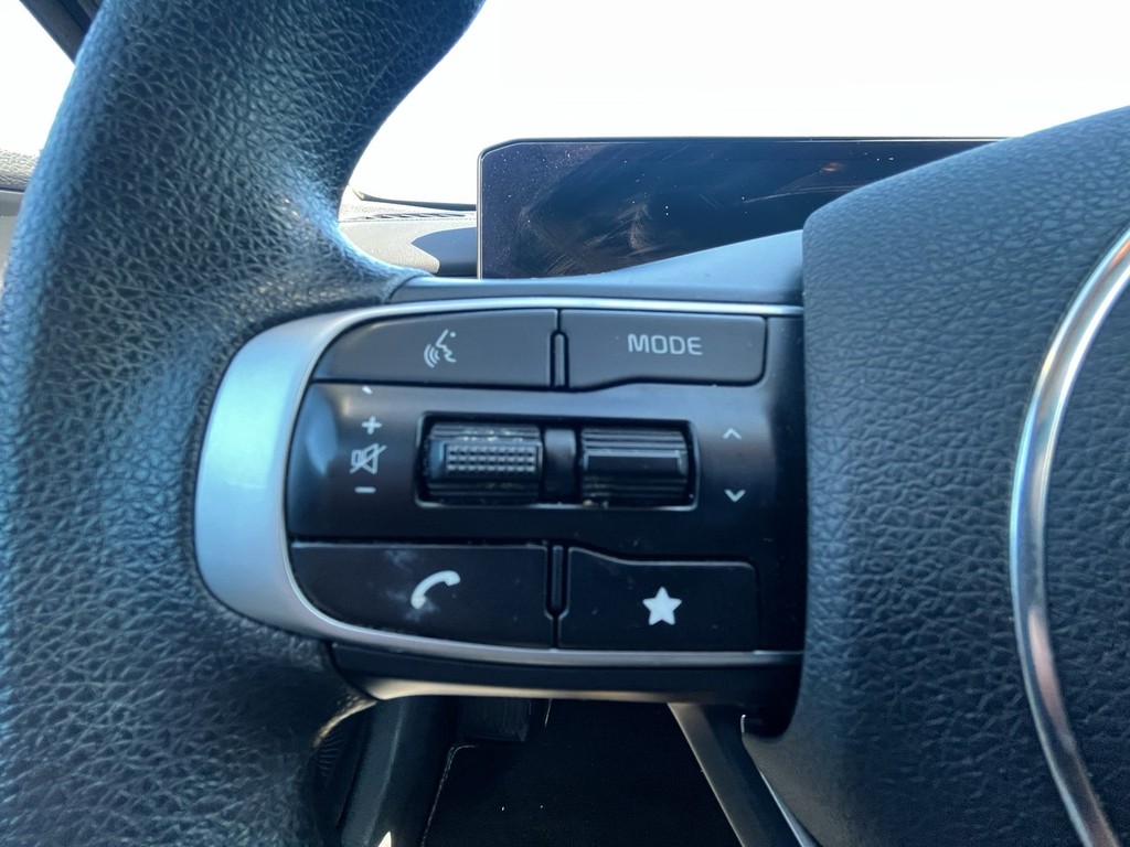 Kia K5 Vehicle Full-screen Gallery Image 24