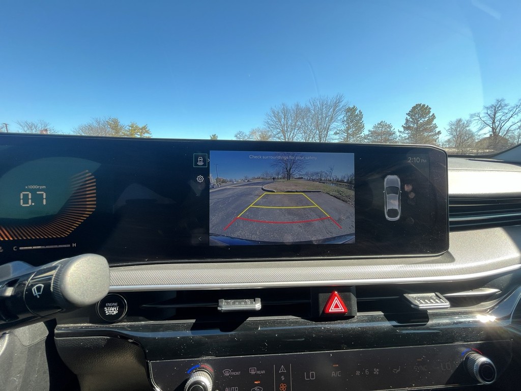 Kia K5 Vehicle Full-screen Gallery Image 27