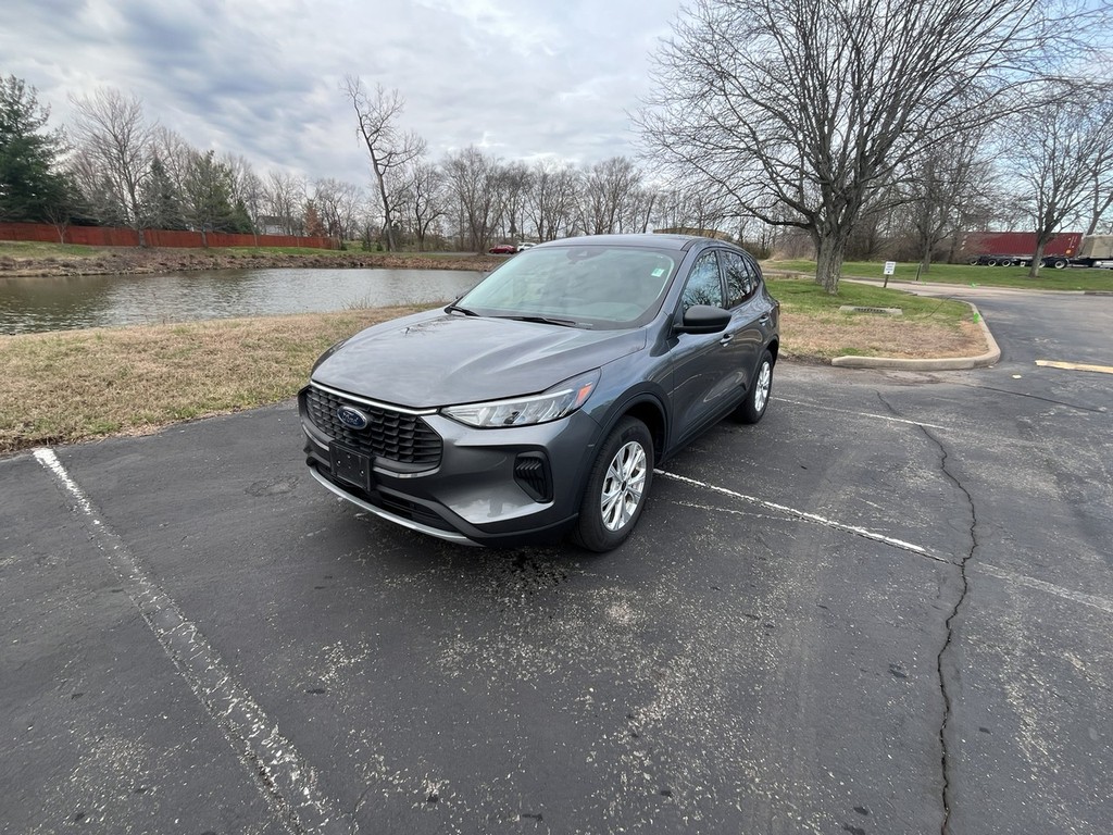 Ford Escape Vehicle Full-screen Gallery Image 02