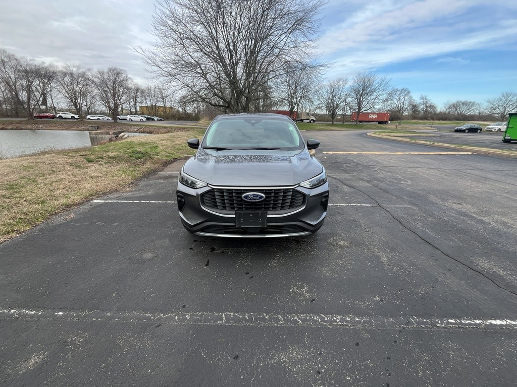 Ford Escape Vehicle Full-screen Gallery Image 03