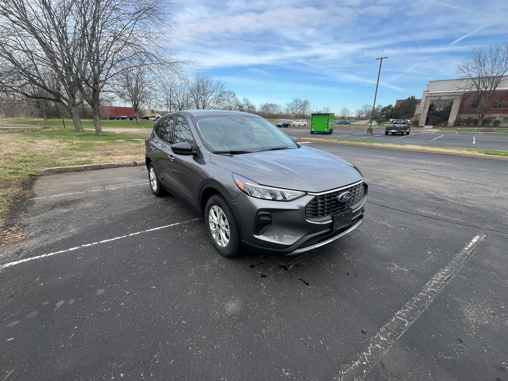 Ford Escape Vehicle Full-screen Gallery Image 04