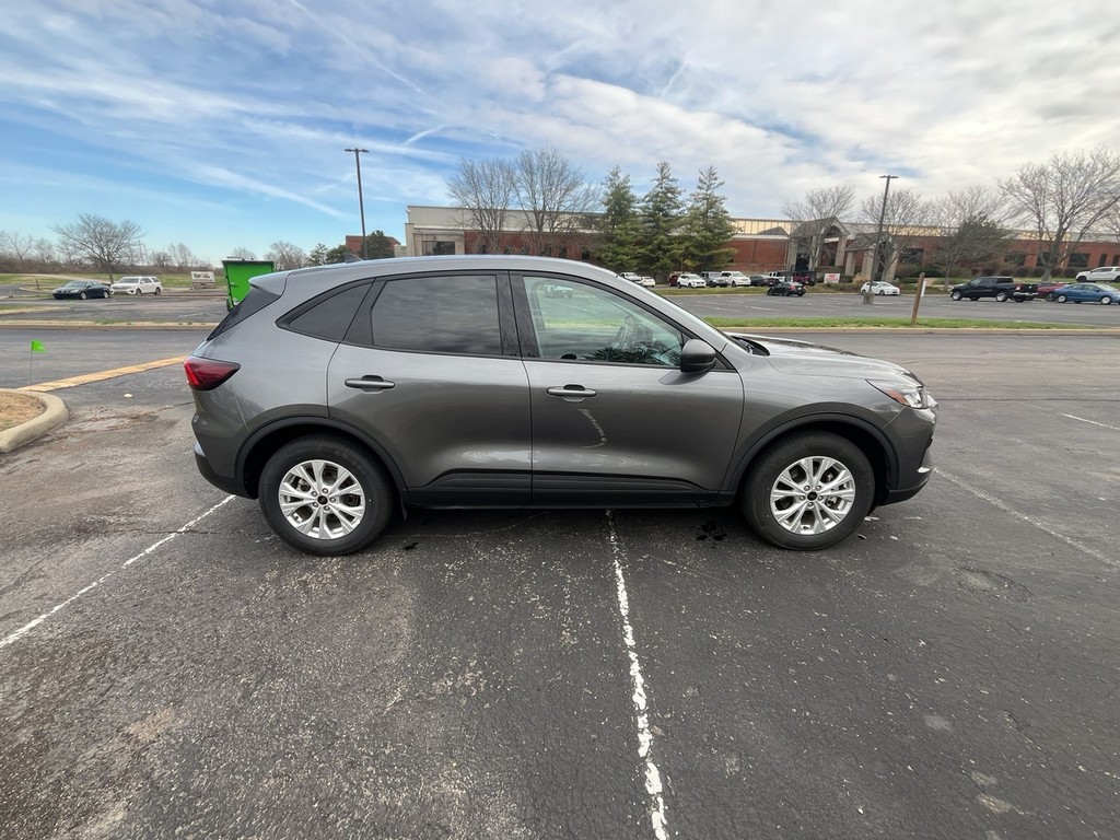 Ford Escape Vehicle Full-screen Gallery Image 05