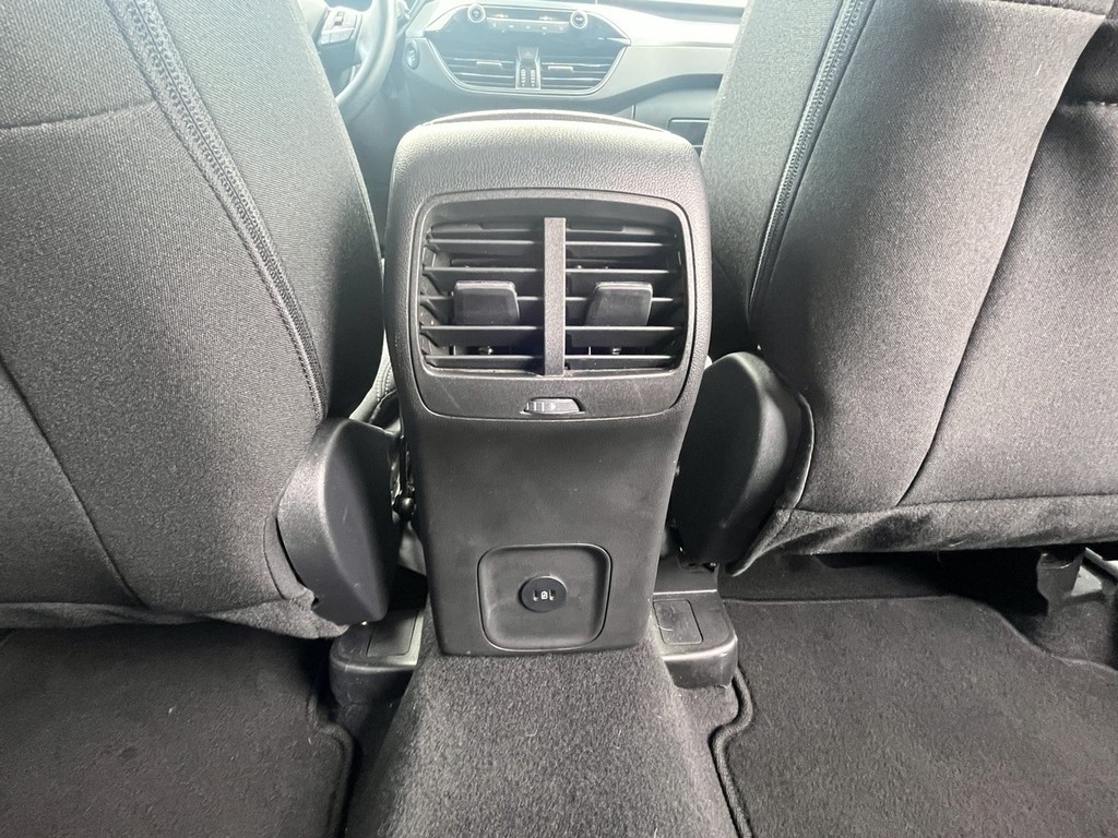 Ford Escape Vehicle Full-screen Gallery Image 12