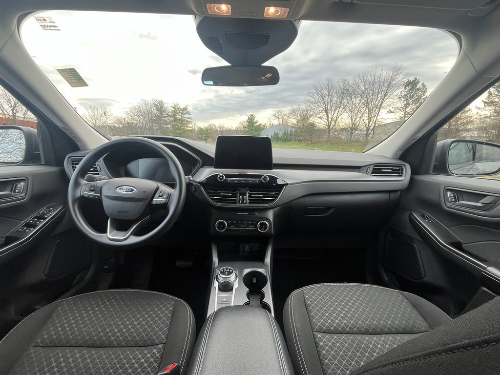 Ford Escape Vehicle Full-screen Gallery Image 13