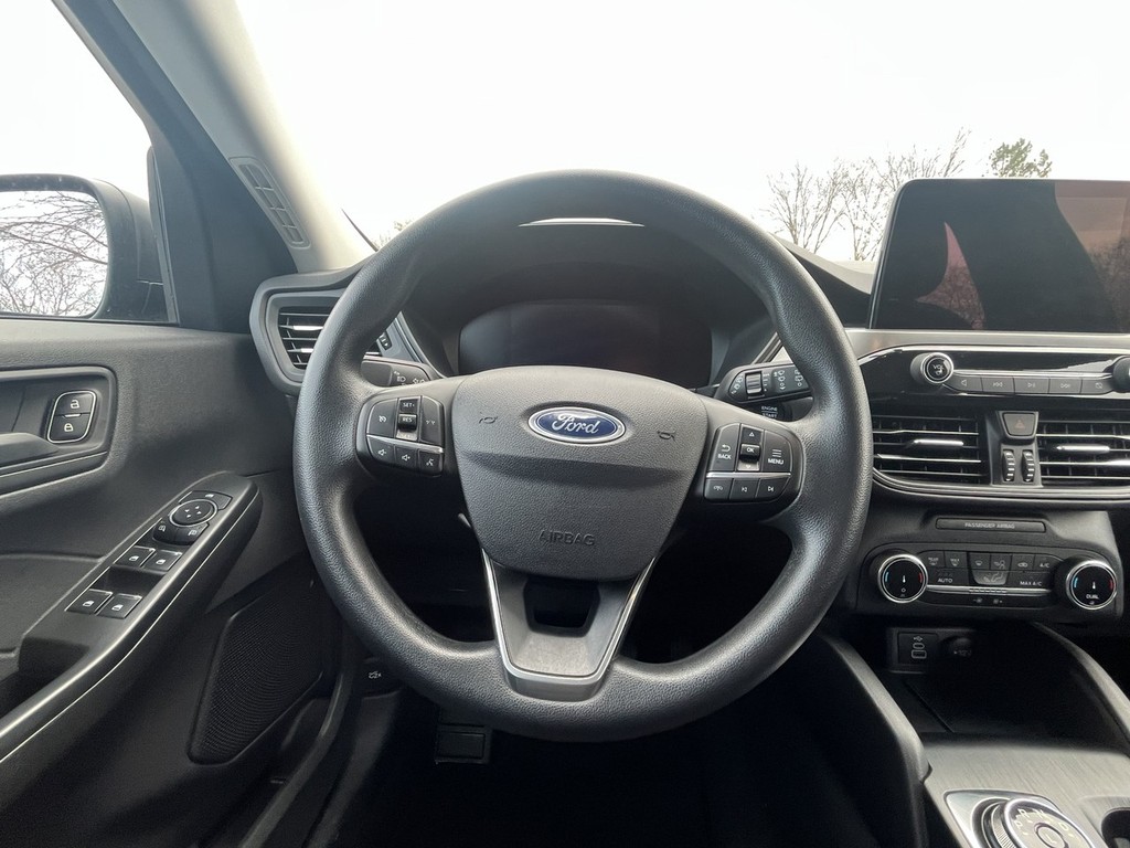 Ford Escape Vehicle Full-screen Gallery Image 14
