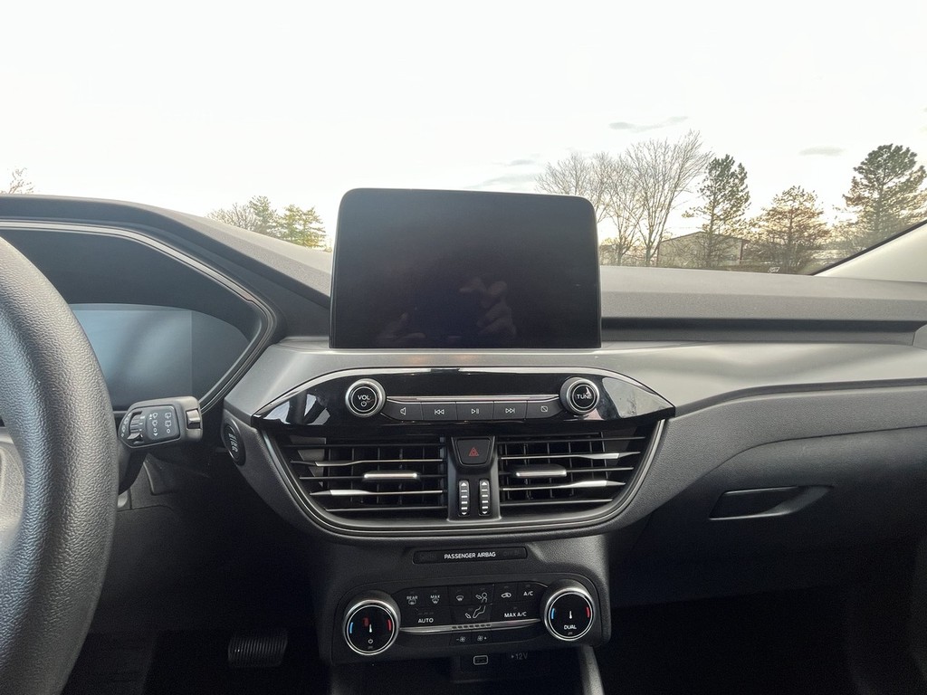 Ford Escape Vehicle Full-screen Gallery Image 15