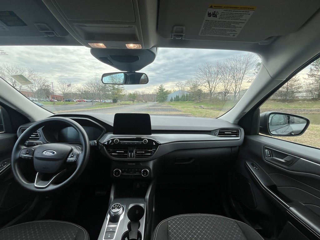 Ford Escape Vehicle Full-screen Gallery Image 17